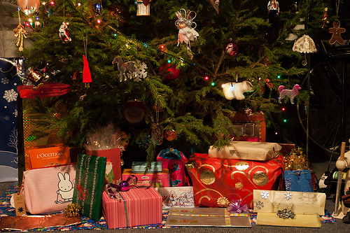 Weihnachtsgeschenke © flickr.com / ahenbarbus